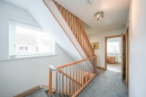 FIRST FLOOR LANDING