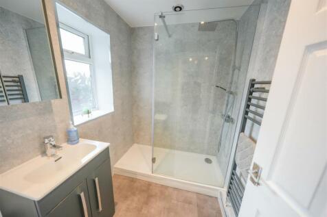 SHOWER ROOM / W.C