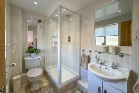 EN SUITE SHOWER ROOM/WC
