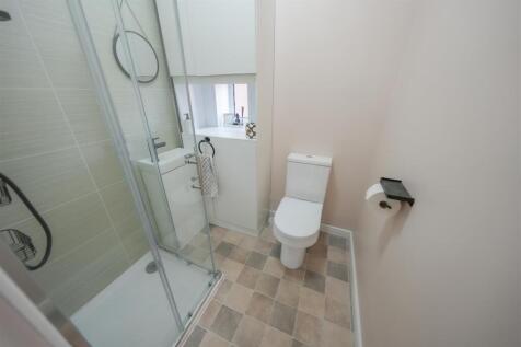 GROUND FLOOR SHOWER ROOM