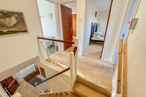 FIRST FLOOR LANDING