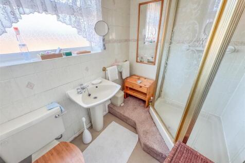 SHOWER ROOM/WC