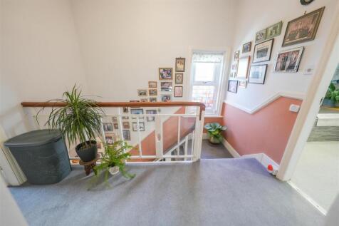 FIRST FLOOR LANDING