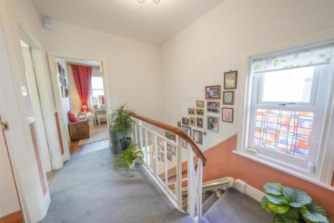 FIRST FLOOR LANDING