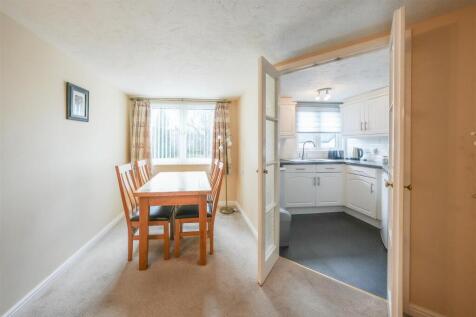 LOUNGE / DINING ROOM