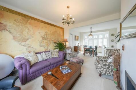 LOUNGE / DINING ROOM