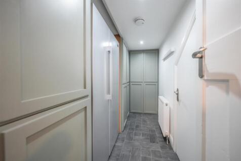 UTILITY ROOM / W.C.