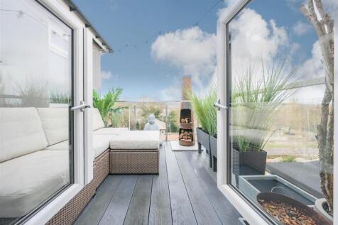 BALCONY / TERRACE