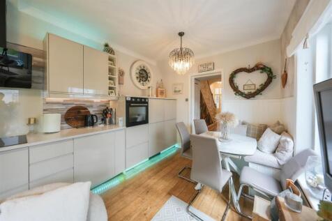 DINING KITCHEN/SNUG