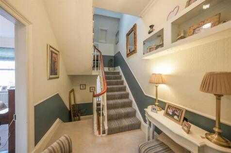 FIRST FLOOR LANDING