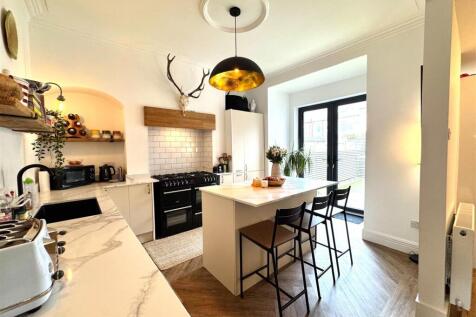 OPEN PLAN KITCHEN/DINER