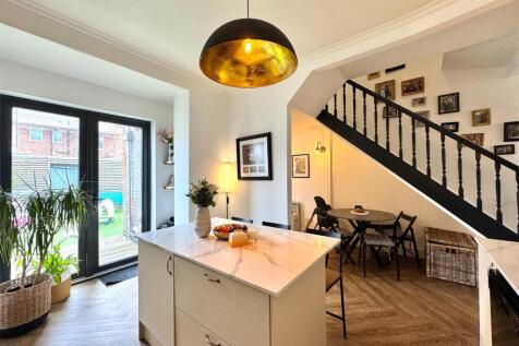 OPEN PLAN KITCHEN/DINER