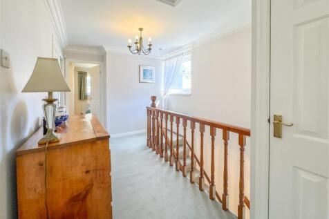 FIRST FLOOR GALLERY LANDING