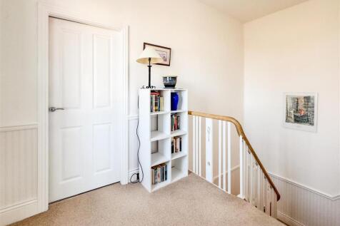 FIRST FLOOR LANDING