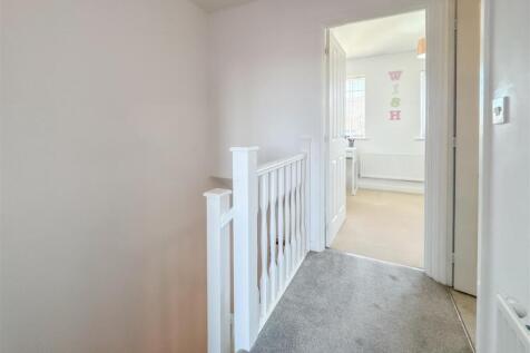 FIRST FLOOR LANDING