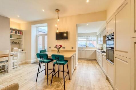 DINING KITCHEN/SNUG