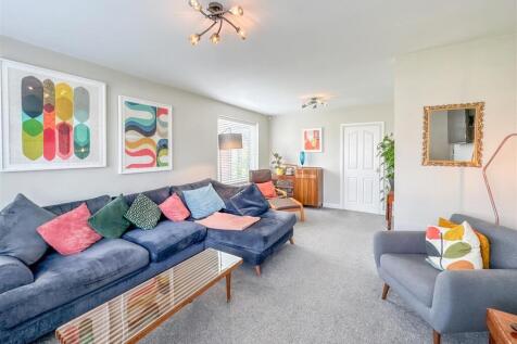 SNUG/FAMILY ROOM