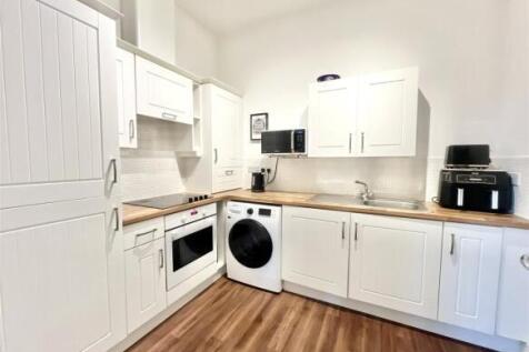 Kitchen 2.jpeg