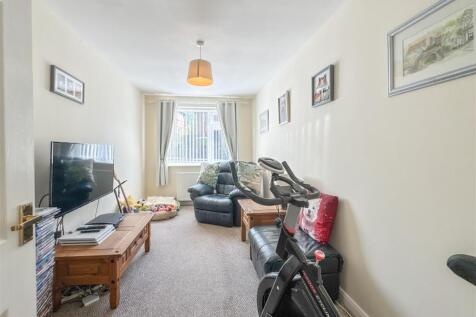 SNUG/GUEST BEDROOM