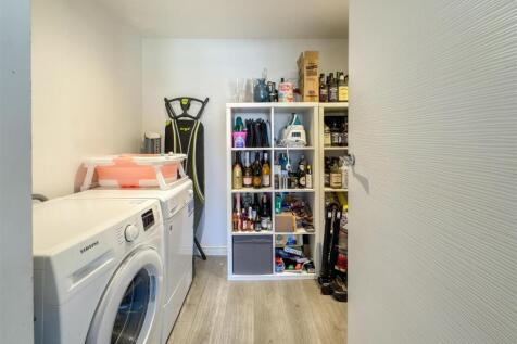 UTILITY ROOM/STORAGE ROOM