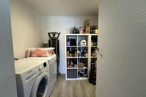 UTILITY ROOM/STORAGE ROOM
