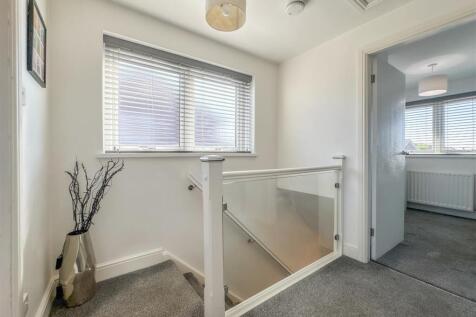 FIRST FLOOR LANDING
