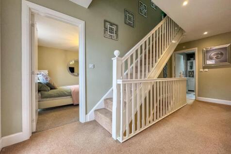 FIRST FLOOR LANDING