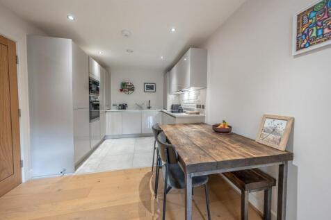 OPEN PLAN LIVING/DINING KITCHEN