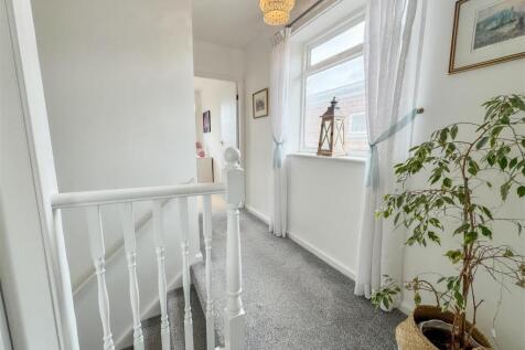 FIRST FLOOR LANDING