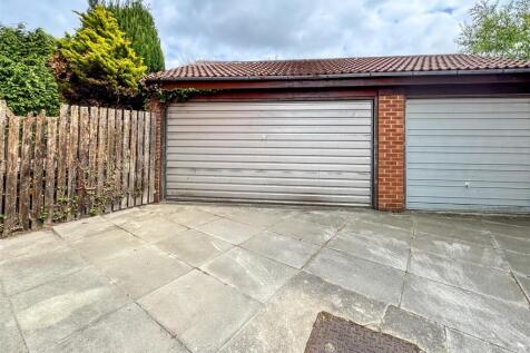 DOUBLE GARAGE
