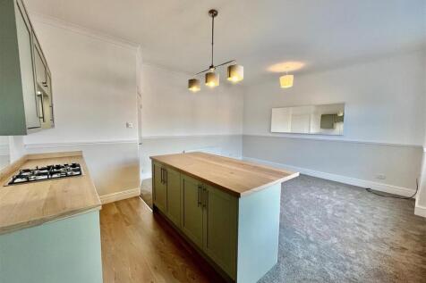 Lounge Kitchen 3.jpg