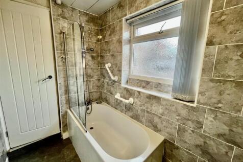 Bathroom 2.jpg