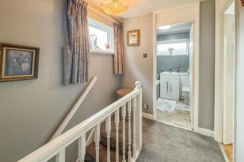 FIRST FLOOR LANDING