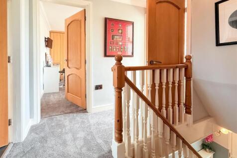 FIRST FLOOR LANDING