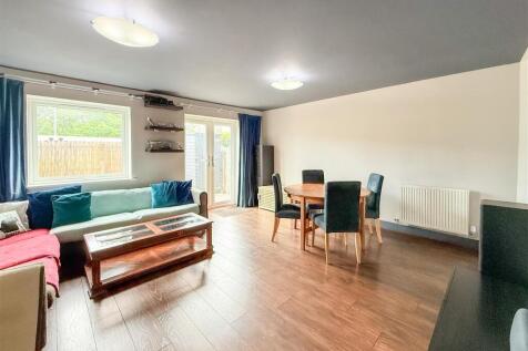 LIVING/DINING ROOM