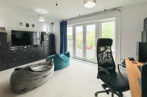 SNUG/FAMILY ROOM