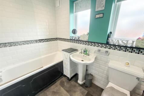 BATHROOM/WC