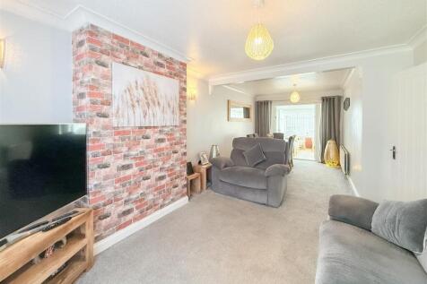 LIVING ROOM/DINING ROOM