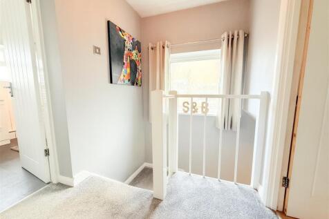 FIRST FLOOR LANDING