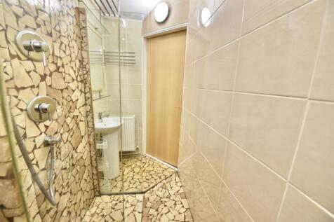 ODR en suite 4.jpg