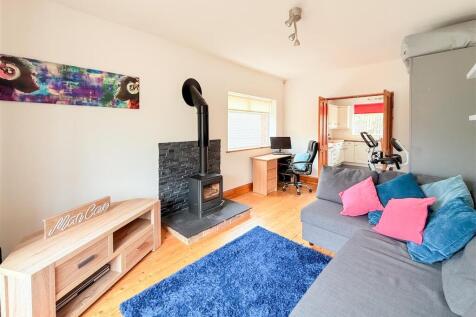 SITTING ROOM/BEDROOM FOUR