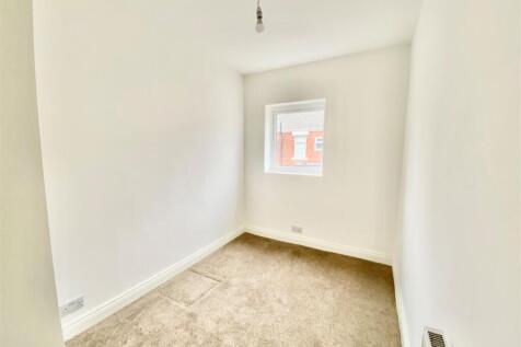 Bedroom 1.jpg