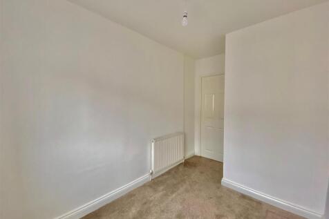 Bedroom 1 2.jpg