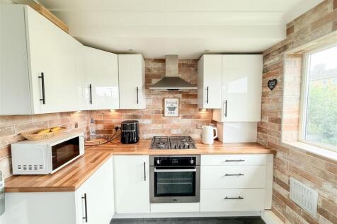 BREAKFASTING KITCHEN