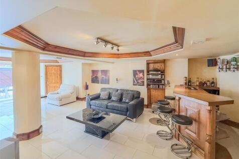 CELLAR/MUSIC ROOM
