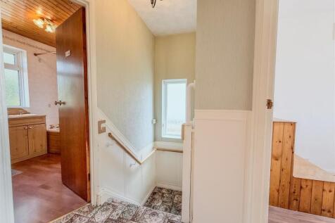 FIRST FLOOR LANDING