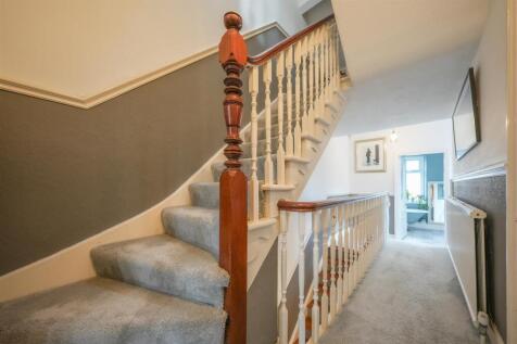 FIRST FLOOR LANDING
