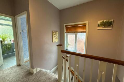 FIRST FLOOR LANDING