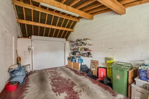 GARAGE (WITH UTILITY AREA)