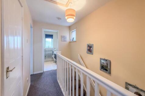 FIRST FLOOR LANDING